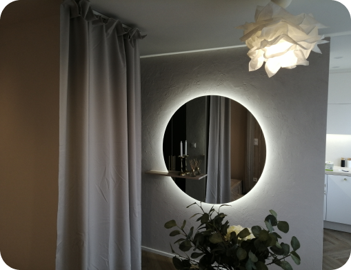 Osvetleni za zrcadlem a lustr